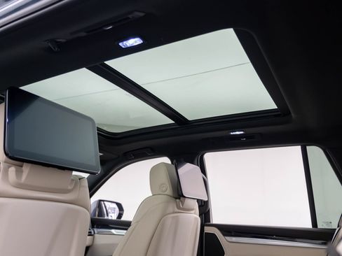 New 2026 Cadillac Escalade Sport w/ LPO, ONYX Package AWD/4WD image 19