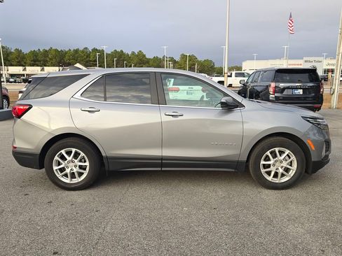 Used 2023 Chevrolet Equinox LT image 2