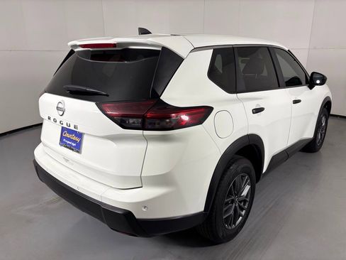 Used 2024 Nissan Rogue S image 8