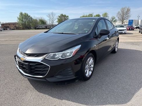 Used 2019 Chevrolet Cruze LS w/ LS Convenience Package image 2