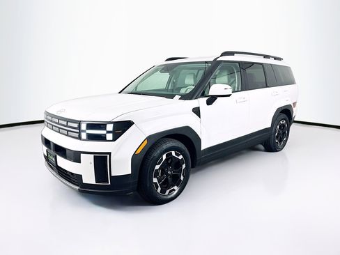 Used 2025 Hyundai Santa Fe SEL FWD image 3