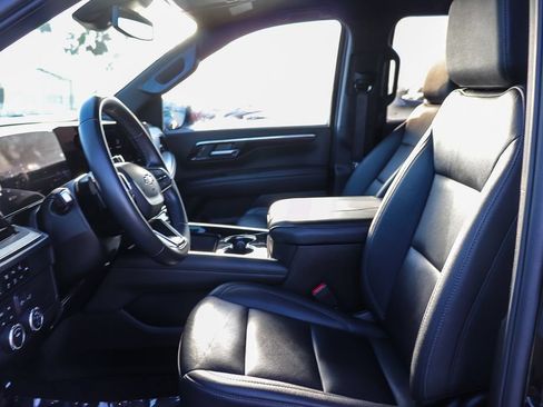 Used 2025 Chevrolet Suburban Z71 AWD/4WD image 20