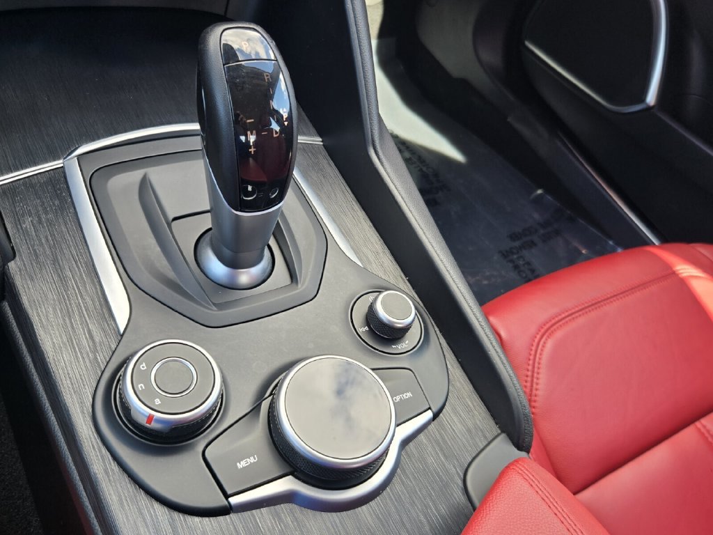 Used 2019 Alfa Romeo Giulia w/ Quick Order Package 22K Sport RWD image 20
