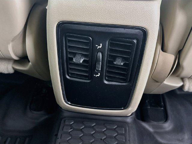 Used 2018 Jeep Grand Cherokee Laredo AWD/4WD image 26
