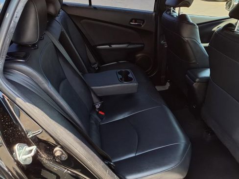Used 2016 Toyota Prius Three Touring w/ Preferred Accessory Package FWD image 21