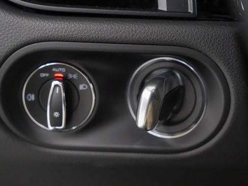 Certified 2025 Porsche Macan image 25