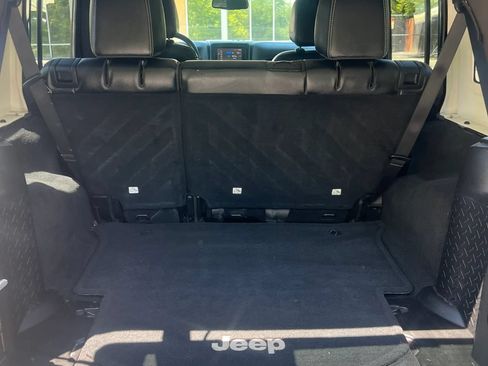 Used 2015 Jeep Wrangler Unlimited Sport AWD/4WD image 21