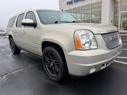 Used 2013 GMC Yukon XL Denali image 2