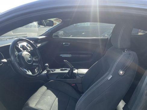 Used 2017 Ford Mustang Coupe RWD image 11