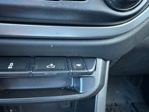 Used 2020 Chevrolet Colorado LT image 32