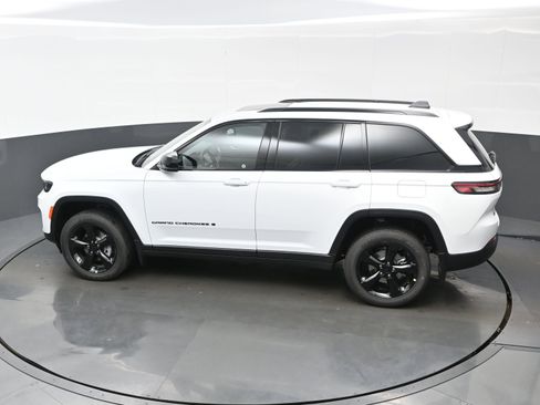New 2025 Jeep Grand Cherokee Altitude image 19