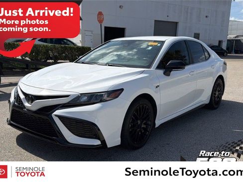 Used 2024 Toyota Camry SE image 1
