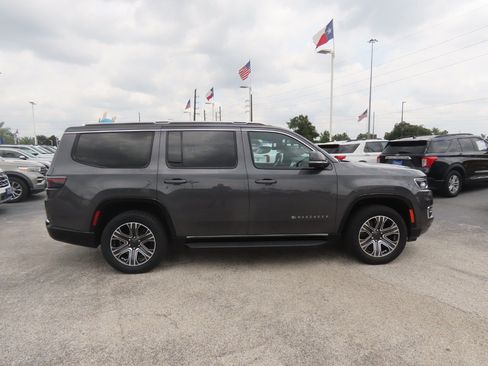 Used 2024 Jeep Wagoneer 4WD w/ Premium Group I image 10