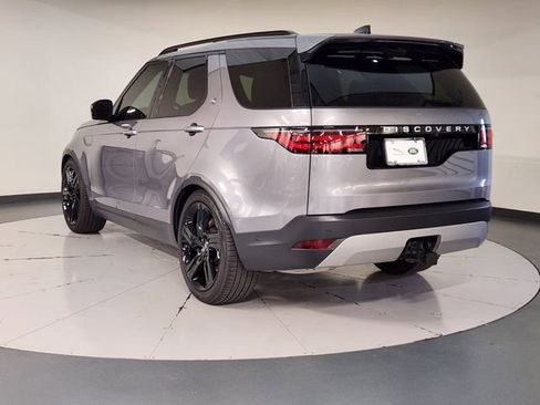 Used 2025 Land Rover Discovery S image 6