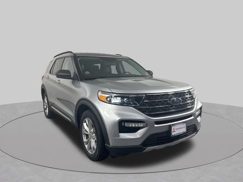 Used 2021 Ford Explorer XLT w/ Equipment Group 202A AWD/4WD image 3