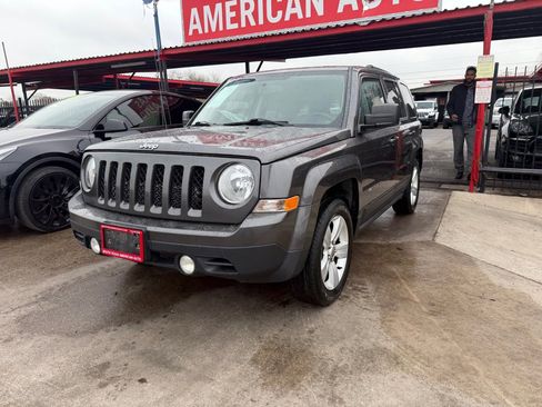 Used 2015 Jeep Patriot Latitude image 3