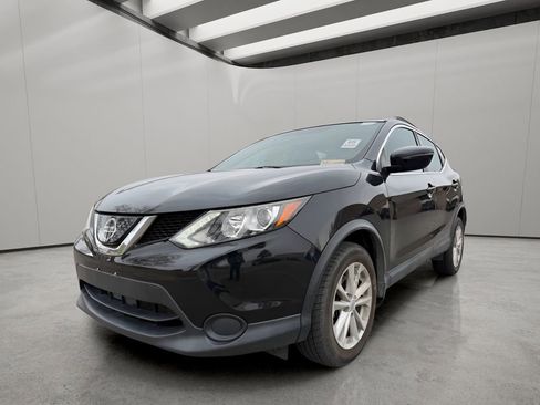 Used 2018 Nissan Rogue Sport SV image 1