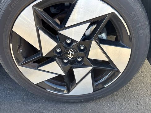 Used 2024 Hyundai Kona Limited FWD image 21