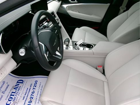 Used 2025 Genesis G70 2.5T RWD image 13