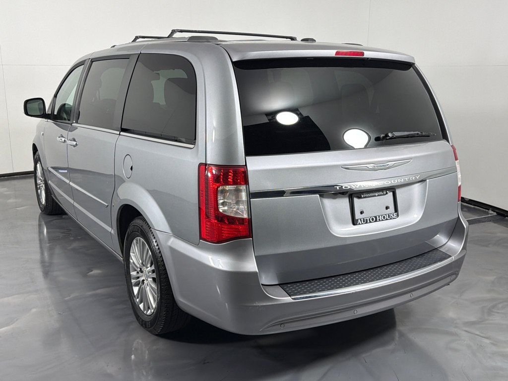 Used 2014 Chrysler Town & Country Touring-L FWD image 6