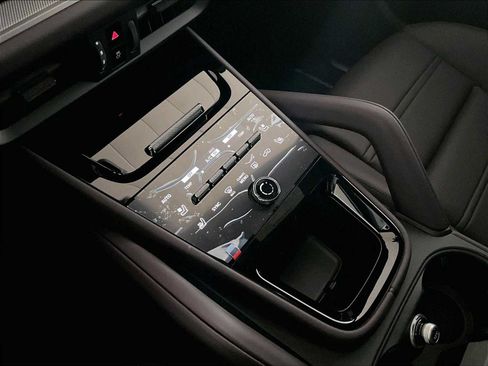 New 2026 Porsche Cayenne Coupe AWD/4WD image 18