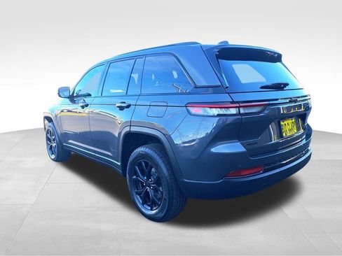 New 2025 Jeep Grand Cherokee 4WD image 3