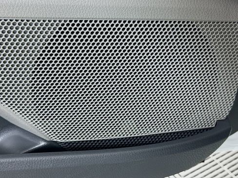 Used 2020 Toyota Camry XLE image 18