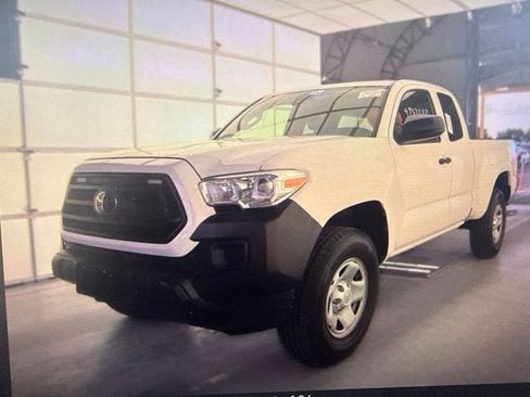 Used 2022 Toyota Tacoma SR RWD image 2