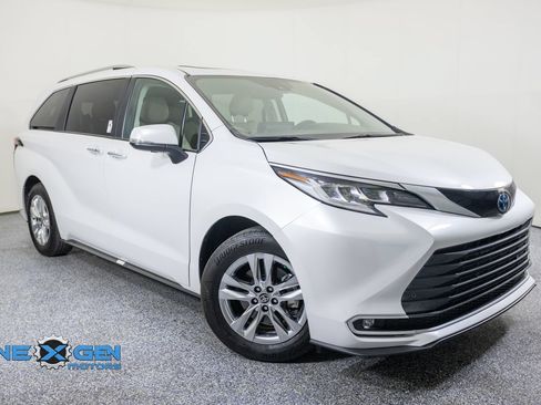 Used 2024 Toyota Sienna Limited AWD/4WD image 1