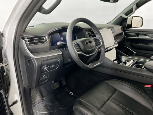 Used 2022 Jeep Wagoneer Series III w/ Premium Group I image 9