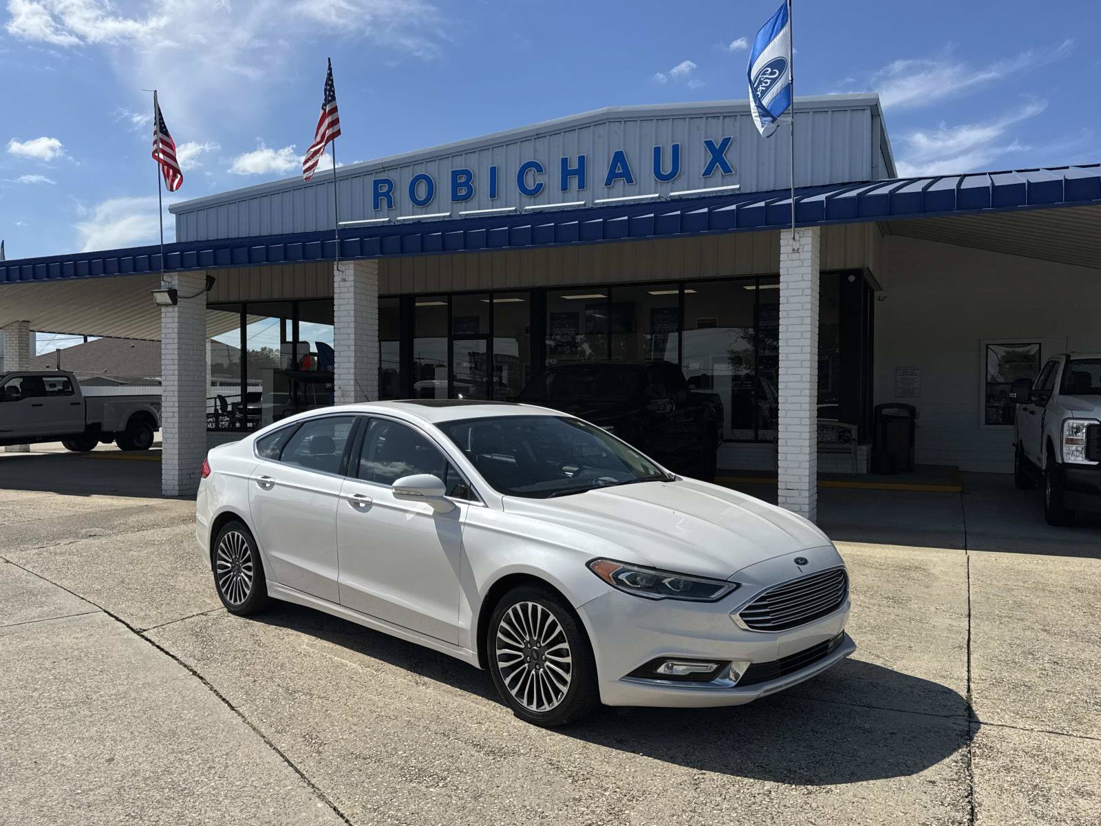 Used 2017 Ford Fusion Titanium FWD image 1