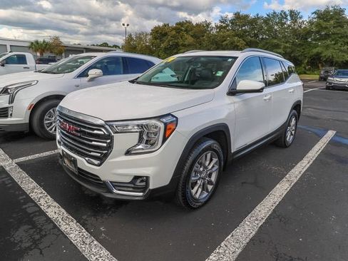 Used 2024 GMC Terrain SLT AWD/4WD image 2