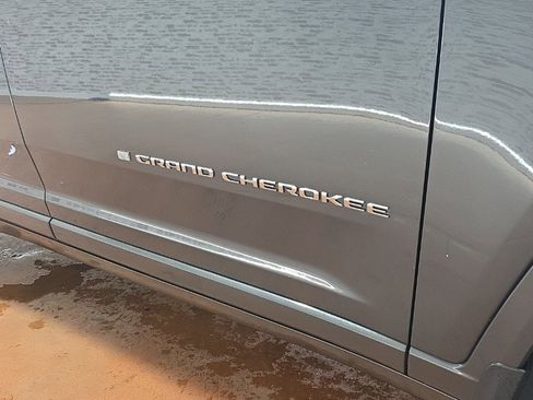 Used 2023 Jeep Grand Cherokee Overland w/ Adv Protech Group III image 10