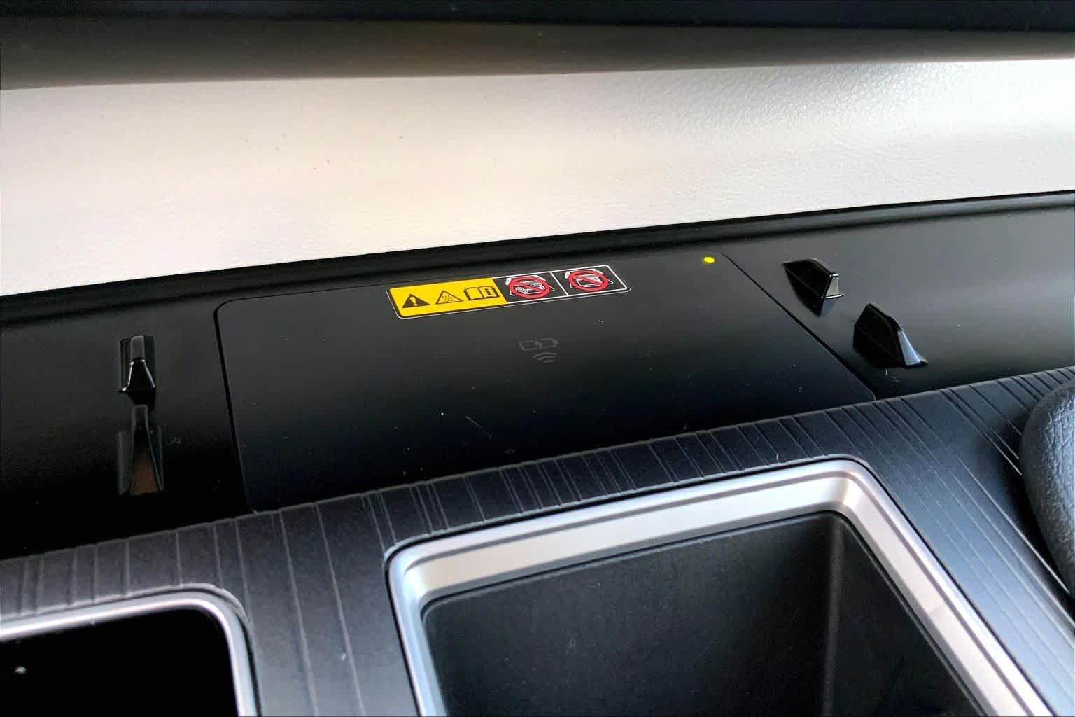 Certified 2025 Toyota Sienna XLE FWD image 32