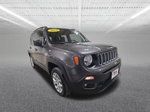 Used 2018 Jeep Renegade Latitude w/ Cold Weather Group image 4