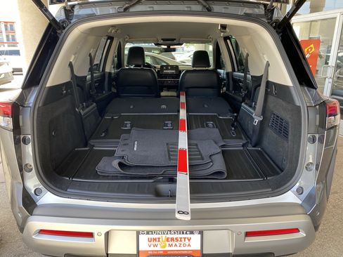 Used 2025 Nissan Pathfinder SL w/ Cargo Package AWD/4WD image 18