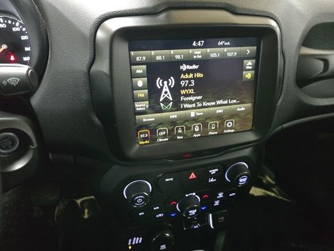 Used 2023 Jeep Renegade Latitude AWD/4WD image 25
