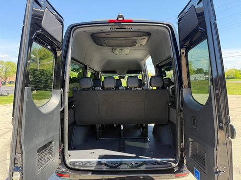 Used 2022 Mercedes-Benz Sprinter 2500 image 12