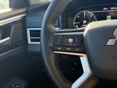 Used 2023 Mitsubishi Outlander SE image 9