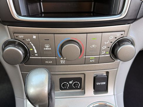 Used 2013 Toyota Highlander SE image 26