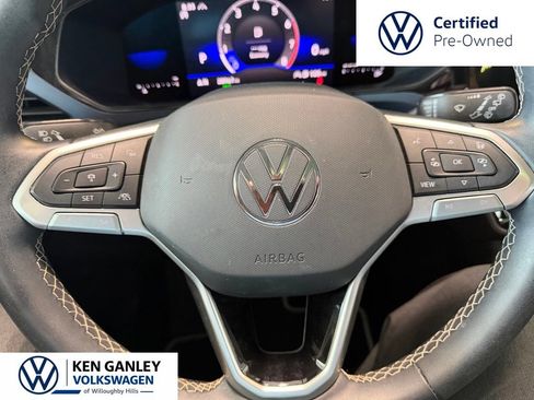 Used 2023 Volkswagen Taos SE w/ Panoramic Sunroof Package AWD/4WD image 11