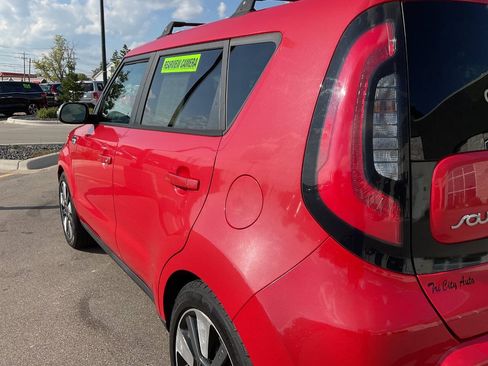 Used 2015 Kia Soul ! FWD image 5