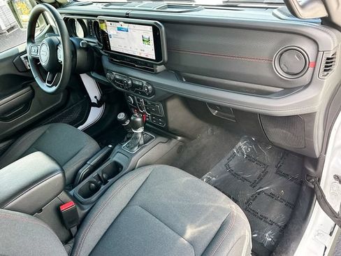 Used 2024 Jeep Wrangler Unlimited Rubicon AWD/4WD image 28