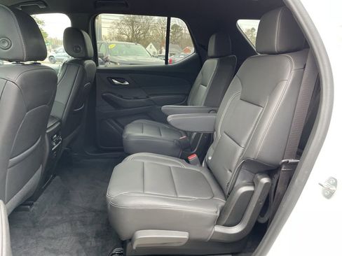 Used 2023 Chevrolet Traverse LT image 40