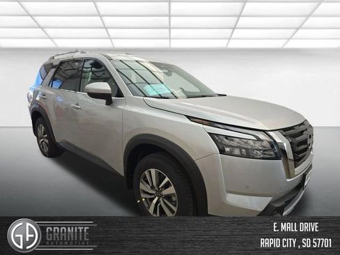 New 2025 Nissan Pathfinder SL image 3