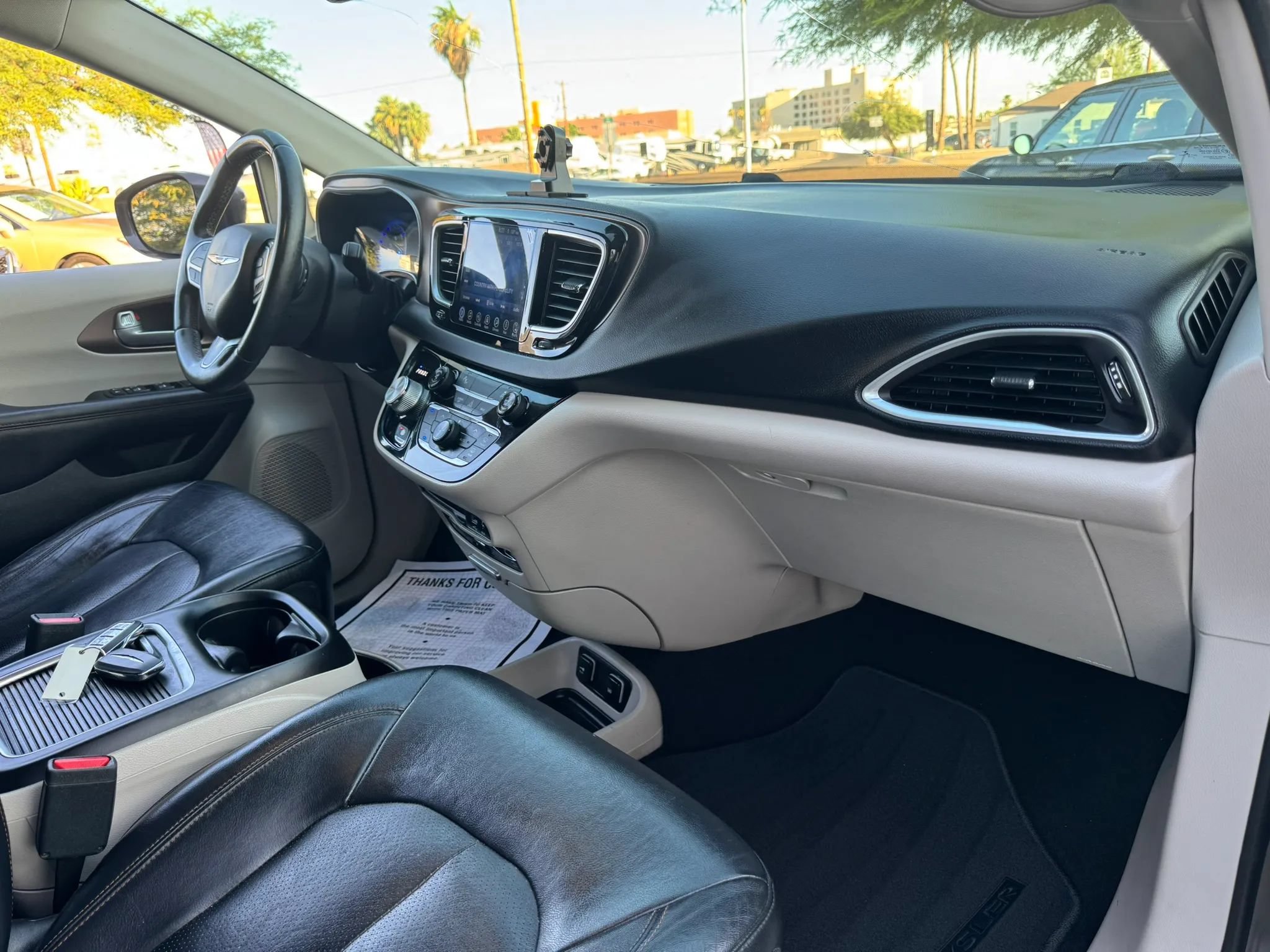 Used 2017 Chrysler Pacifica Touring-L Plus FWD image 40