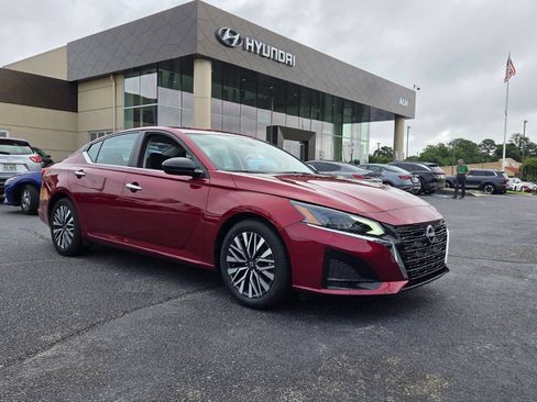 Used 2025 Nissan Altima 2.5 SV FWD image 1