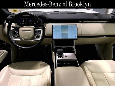 Used 2025 Land Rover Range Rover SE AWD/4WD image 15