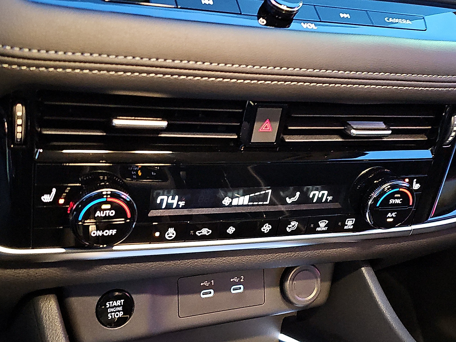 Used 2025 Nissan Rogue SL AWD/4WD image 17