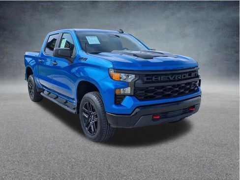 Used 2023 Chevrolet Silverado 1500 Custom Trail Boss w/ LPO, Dark Essentials Package AWD/4WD image 4